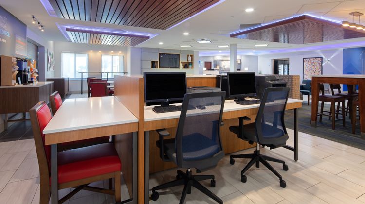 Holiday Inn Express/Suites Bradley Arpt Other