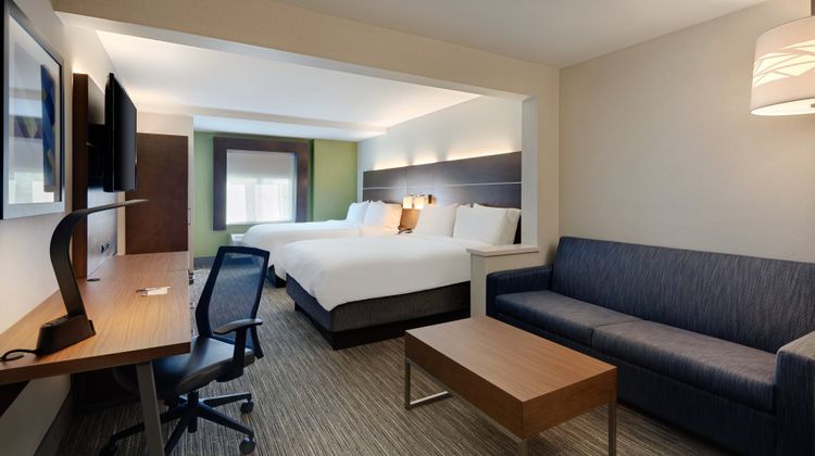 Holiday Inn Express/Suites Bradley Arpt Room