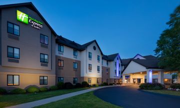Holiday Inn Express/Suites Bradley Arpt