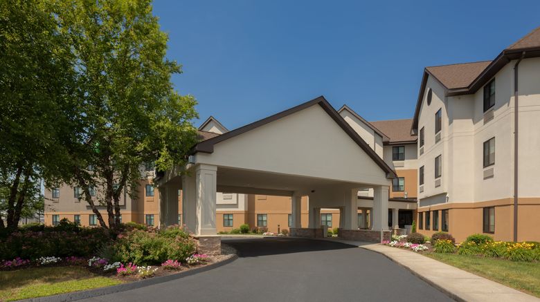<b>Holiday Inn Express/Suites Bradley Arpt Exterior</b>. Images powered by <a href="https://leonardo.com/" title="Leonardo Worldwide" target="_blank">Leonardo</a>.
