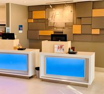 Holiday Inn Express & Suites Middletown Lobby