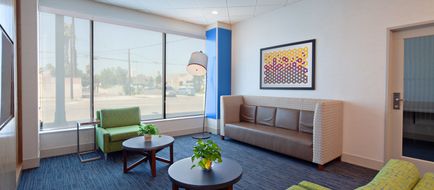 Holiday Inn Express Los Angeles Lobby