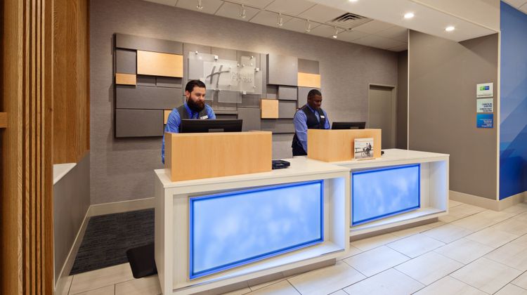 Holiday Inn Express Los Angeles Lobby