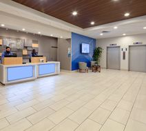Holiday Inn Express Los Angeles Lobby