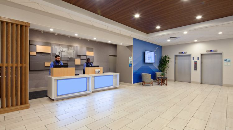 Holiday Inn Express Los Angeles Lobby