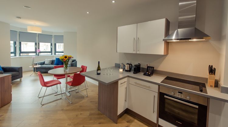 Premier Suites Plus Glasgow Bath Street Room