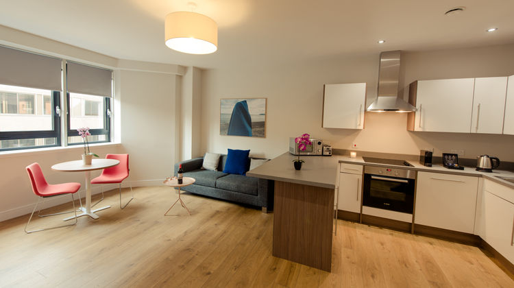 Premier Suites Plus Glasgow Bath Street Room