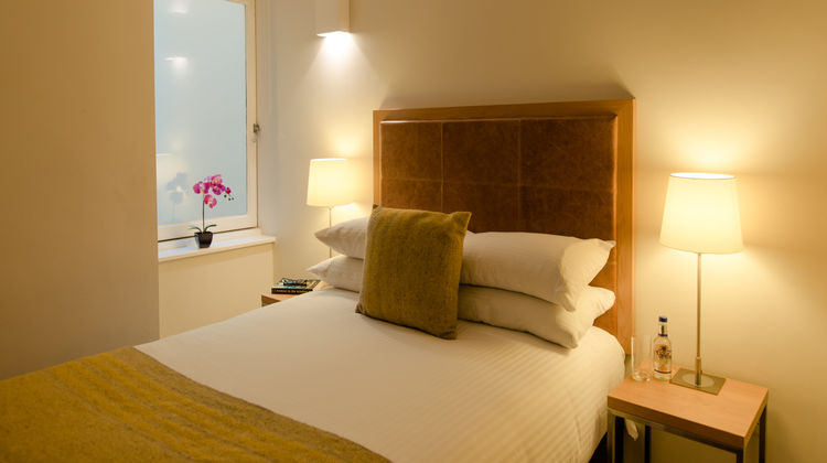 Premier Suites Plus Glasgow Room
