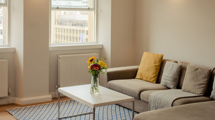 Premier Suites Plus Glasgow Room