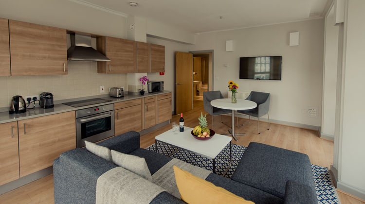 Premier Suites Plus Glasgow Room
