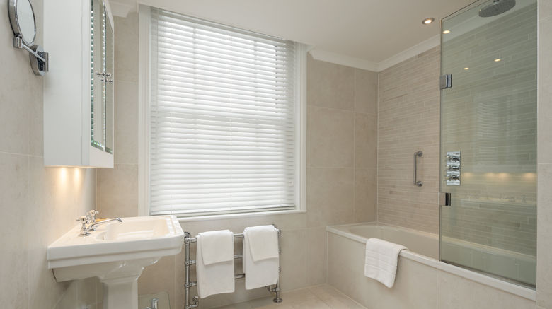 <b>Sloane Place Room</b>. Images powered by <a href="https://www.leonardoworldwide.com/" title="Leonardo Worldwide" target="_blank">Leonardo</a>.