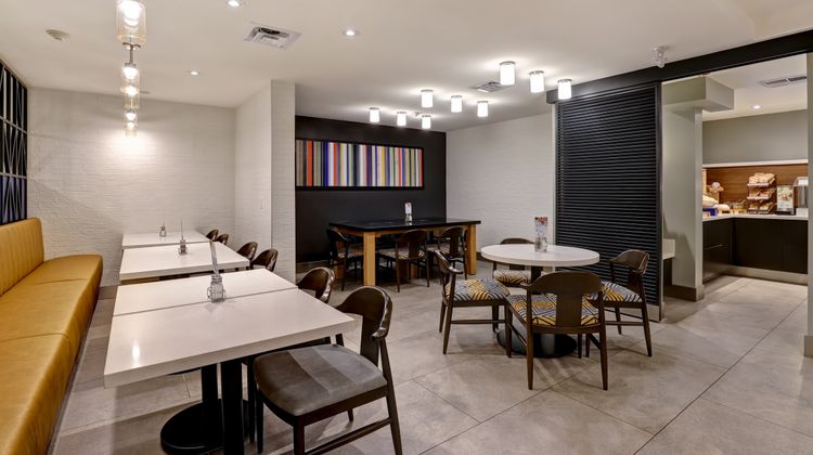 Holiday Inn Express Whitby Oshawna Restaurant