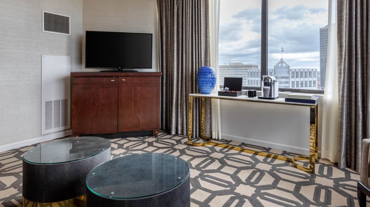 Omni Richmond Hotel Suite