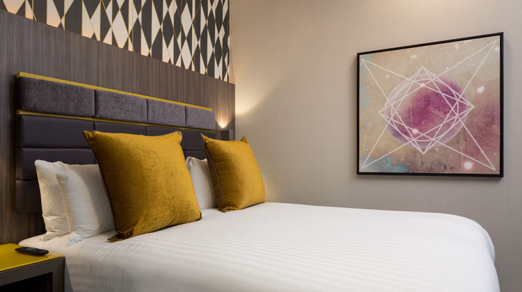 Roomzzz Manchester Victoria Room