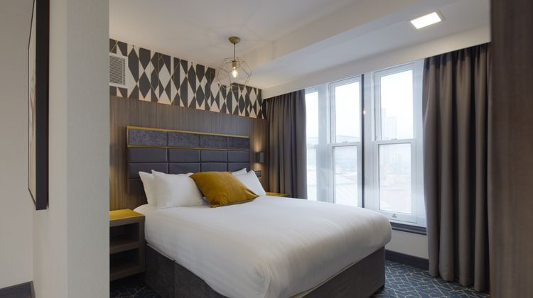 Roomzzz Manchester Victoria Suite