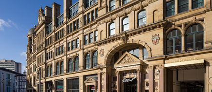 Roomzzz Manchester Victoria Exterior
