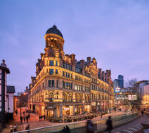 Roomzzz Manchester Victoria Exterior