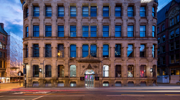 Roomzzz Manchester Exterior