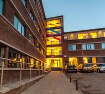 Roomzzz Chester Exterior