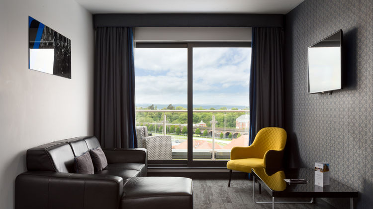 Roomzzz Chester Suite