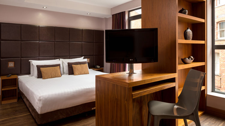 Roomzzz Leeds City Room