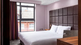 Roomzzz Leeds City Suite