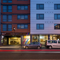 Roomzzz Leeds City West