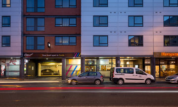 Roomzzz Leeds City West