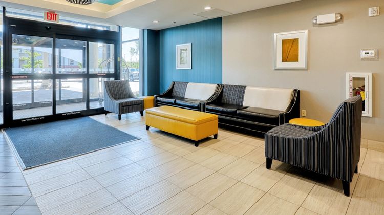 Holiday Inn Exp Stes Batavia Darien Lake Lobby