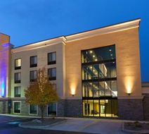 Holiday Inn Exp Stes Batavia Darien Lake Exterior
