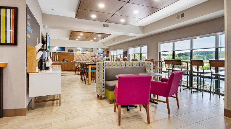 <b>Holiday Inn Express Lobby</b>. Images powered by <a href="https://www.leonardoworldwide.com/" title="Leonardo Worldwide" target="_blank">Leonardo</a>.