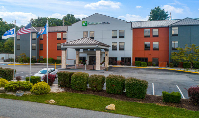 Holiday Inn Express Exterior
