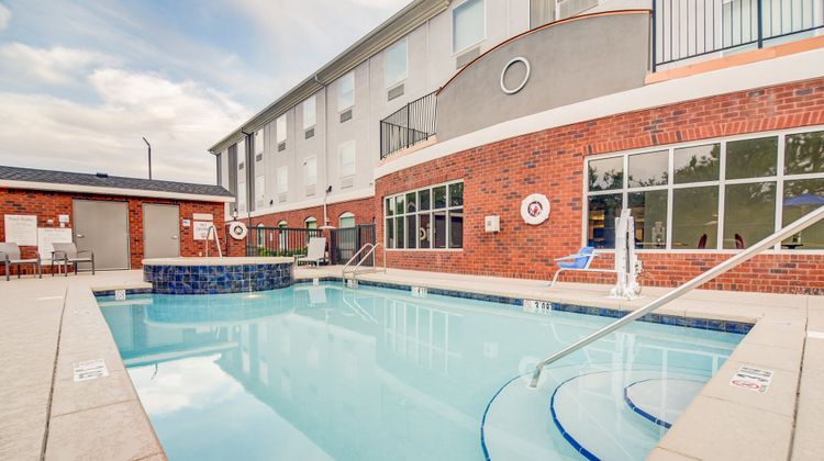 Holiday Inn Express & Suites Foley Pool