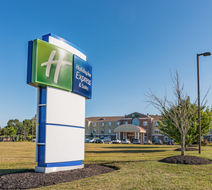 Holiday Inn Express Exterior