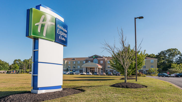 Holiday Inn Express Exterior