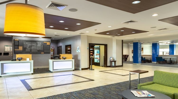 Holiday Inn Express & Stes Houston South Lobby