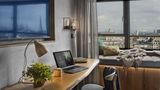 <b>Treehouse Hotel London Room</b>. Images powered by <a href="https://www.leonardoworldwide.com/" title="Leonardo Worldwide" target="_blank">Leonardo</a>.