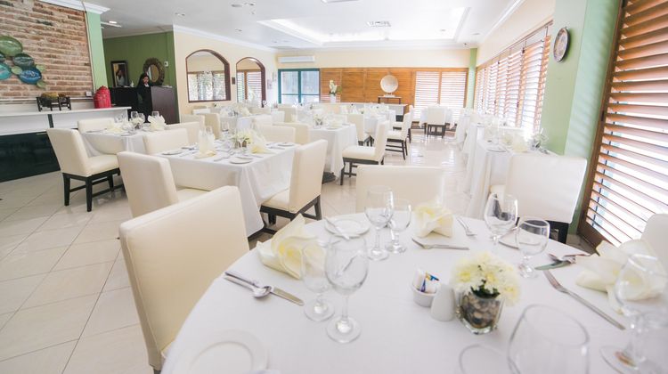 Courtleigh Hotel & Suites Restaurant