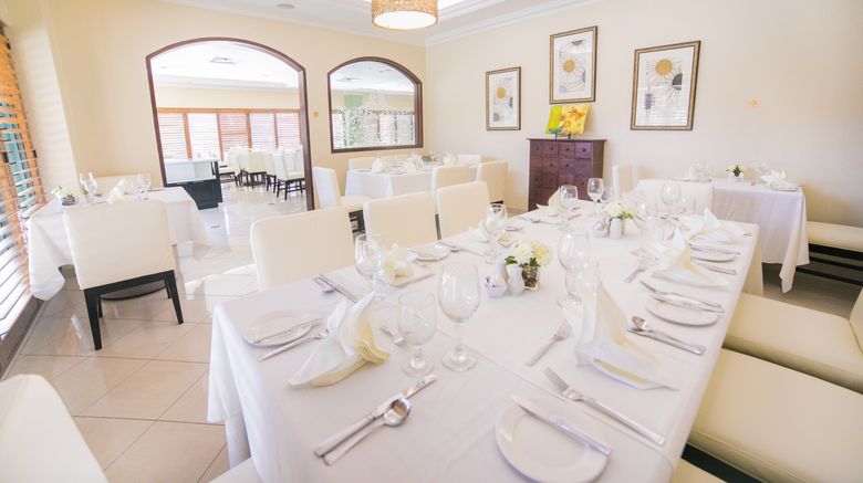 <b>Courtleigh Hotel & Suites Restaurant</b>. Images powered by <a href="https://www.leonardoworldwide.com/" title="Leonardo Worldwide" target="_blank">Leonardo</a>.