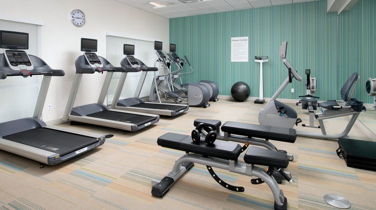 Holiday Inn Express/Stes North Brunswick Health Club