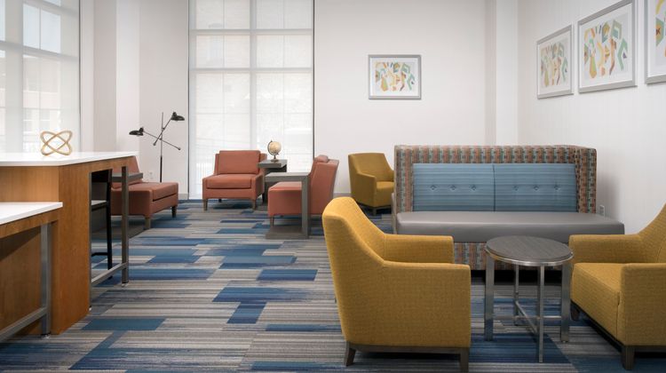 Holiday Inn Express/Stes North Brunswick Lobby