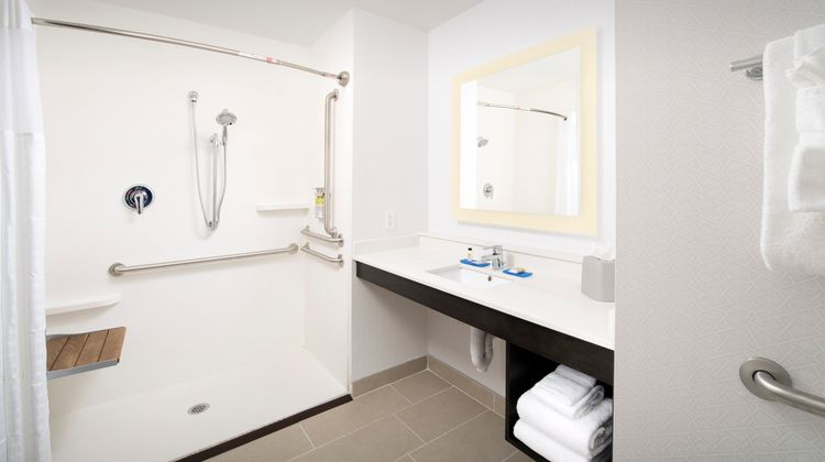 Holiday Inn Express/Stes North Brunswick Room