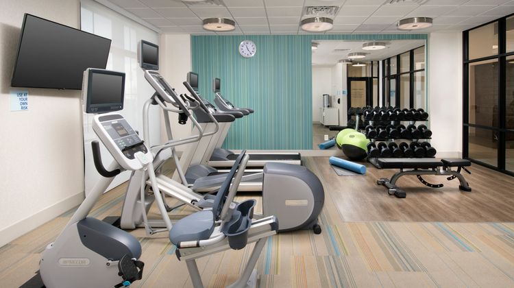 Holiday Inn Express/Stes North Brunswick Health Club