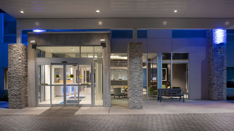 Holiday Inn Express/Stes North Brunswick Exterior
