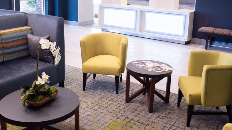 Holiday Inn Express Hotel & Suites Lobby