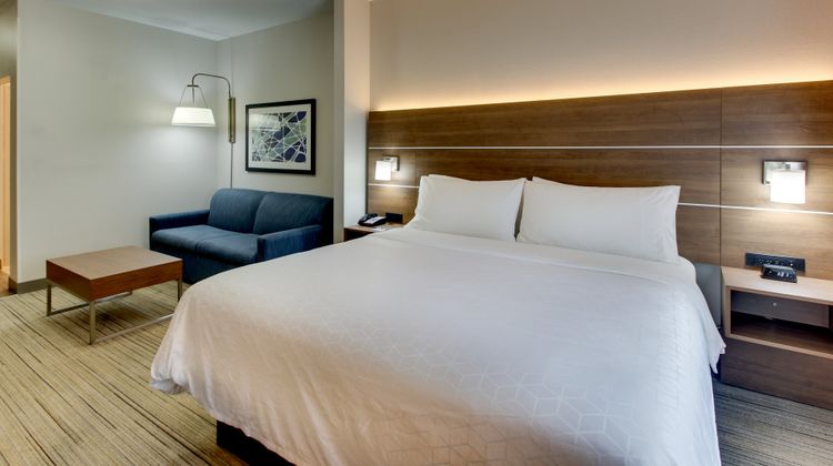 Holiday Inn Express Suite