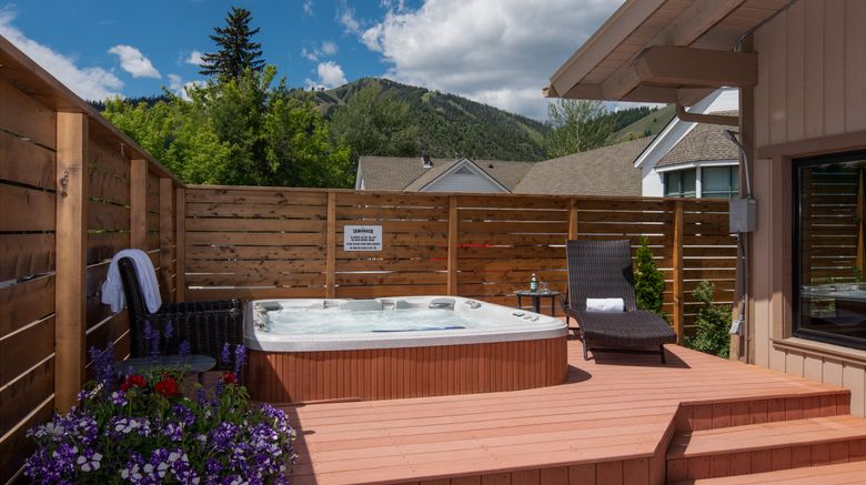 <b>Tamarack Lodge Recreation</b>. Images powered by <a href="https://www.leonardoworldwide.com/" title="Leonardo Worldwide" target="_blank">Leonardo</a>.