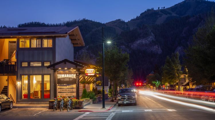 Tamarack Lodge Exterior