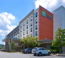 Holiday Inn Express Towson Exterior