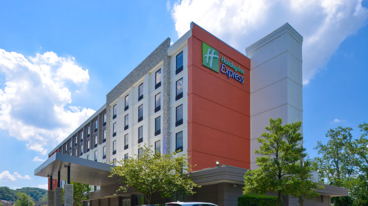 Holiday Inn Express Towson Exterior